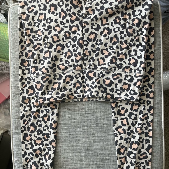 New Leggings Size Small NWT - Picture 4 of 8